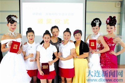 2014年全國職業院校中職組美發與形象設計專業技能大賽，大連女子職專學生任雪娜、丁琳琳、張東奇分獲兩金一銀的佳績，指導教師趙舒琪、于竺平獲評優秀指導教師。